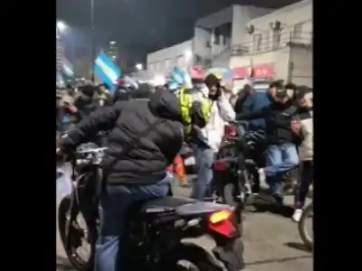 Berazategui: el rugido de las motos que opacó la alegría mundialista
