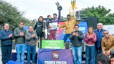1.900 atletas de todo el país corrieron por el aniversario de Santiago: ¿quiénes se llevaron los premios?