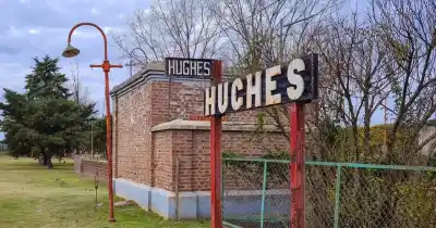 Un adolescente de 15 años murió en Hughes tras una caída en moto: lo que pasó