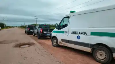 Perdió el control al esquivar un bache y cayó al río Saladillo con tres acompañantes: lo que pasó después es increíble