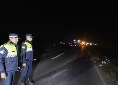 Choque fatal en Leales: un joven de 18 años murió y otro motociclista resultó herido