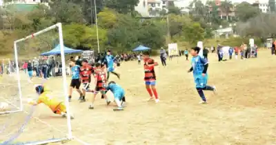 El Parque San Martín fue un hervidero de fútbol: más de 800 chicos le pusieron el broche de oro al Torneo Intercentros