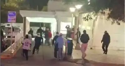 Piedrazos y pánico en la guardia del San Bernardo: ocho detenidos tras una violenta pelea