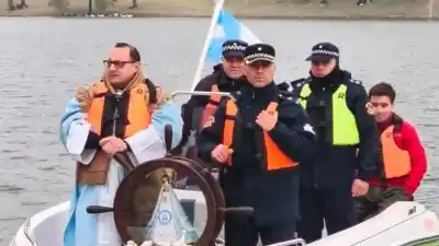 El Cadillal: la procesión náutica terminó con un rescate en medio de la niebla