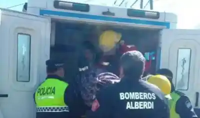 Solidaridad Vecinal y Rápida Acción: Rescatan a Mujer de 76 Años en Alberdi
