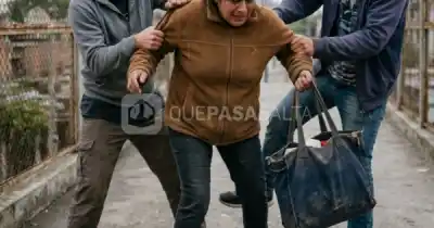 Asalto en barrio 9 de Julio: arrastraron y patearon a una mujer para robarle su cartera con medicación