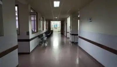 Le arrojó agua caliente a un paciente internado: investigan a un camillero en Olavarría