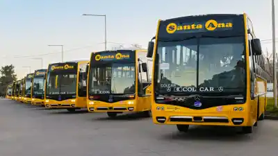 23 años al volante: la historia del chofer que vio crecer a Santa Ana desde el asiento del conductor