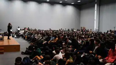 Un filósofo de renombre llegó a Santiago para debatir con estudiantes: lo que dijo generó revuelo