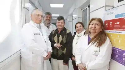 Lo que logró un médico tucumano tras capacitarse en Europa: cirugía de columna sin grandes cortes