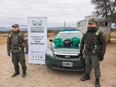 Viajaban en colectivo por la Ruta 38 y lo que llevaban en sus valijas sorprendió a Gendarmería