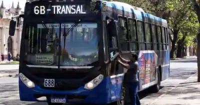 Adiós a los anuncios de apuestas en los colectivos de Salta: la Municipalidad intimó a SAETA y las empresas ya los sacaron