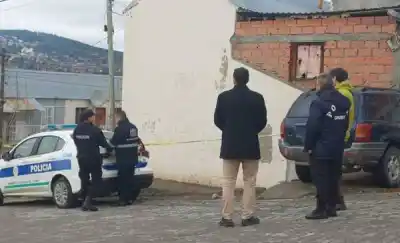 Lo encontraron herido en el cuello en su casa de Esquel: su pareja quedó detenida