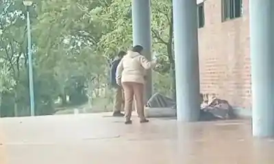 Escándalo en San Javier: empleada municipal agredió con agua fría y látigo a personas en situación de calle