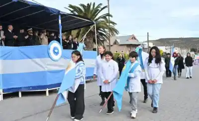 Firmó convenios y lanzó obras clave: el plan de Torres para Puerto Pirámides que incluye salud, agua y turismo