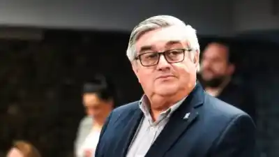 ¿El acceso a medicamentos tiene solución? La propuesta de Acuña que desafía al oficialismo
