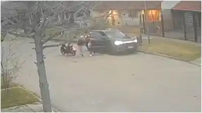 Asaltaron a una familia cuando iba al colegio: el video que muestra la secuencia del robo