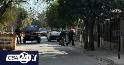 Limpiaba el jardín y se topó con un explosivo de guerra: el hallazgo que aterró a un barrio de Córdoba