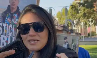 Con carteles y petardos: la desgarradora marcha de la familia de Anthony Bruce que dejó fuertes acusaciones