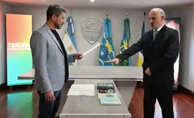 El intendente Merino tomó juramento al nuevo vocal del Tribunal de Cuentas: ¿quién es Jorge Vázquez?