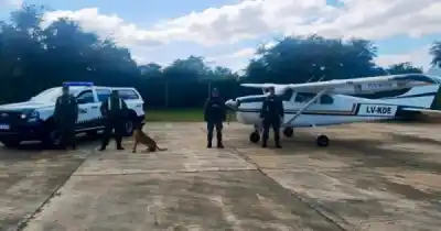 Aterrizó una avioneta y dos bolivianos terminaron detenidos: lo que no se vio en General Mosconi