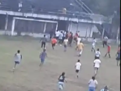Santa Rosa de León Rouges y Deportivo Aguilares a las piñas (VIDEOS)
