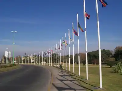 El misterio del mástil vacío en Tigre: ¿por qué no flamea la bandera inglesa en pleno Mundial?
