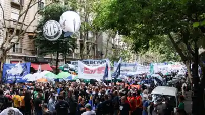 El salario mínimo que piden los sindicatos es ocho veces más alto que el actual