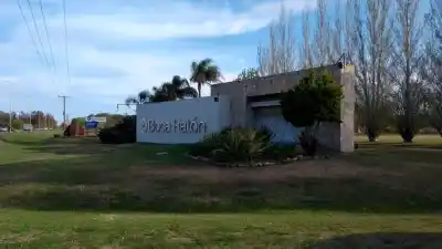 Atacó a tiros al novio de su ex dentro de un country y se dio a la fuga