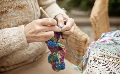Con ovillos y agujas: la convocatoria solidaria que busca abrigar a los niños de la Puna