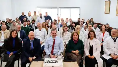 66 años del Hospital Regional: el emotivo homenaje a dos históricos médicos que dejaron su huella