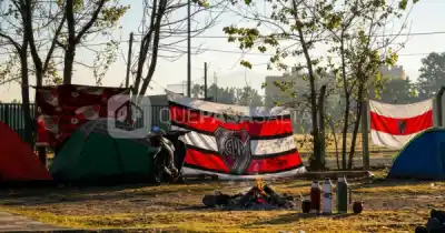 Acamparon días antes en Salta: la locura de los hinchas de River por un lugar en la Copa Argentina