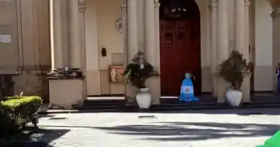 La emoción los llevó a la Iglesia San Francisco: el pedido desesperado de los hinchas antes del duelo con Inglaterra