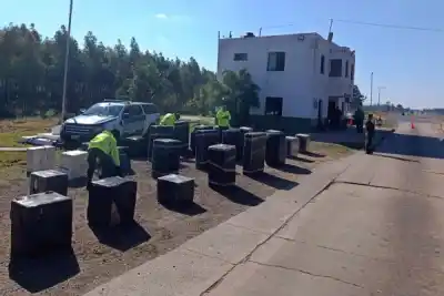 Gendarmería abrió 27 bultos en Paso de los Libres y se llevó una sorpresa millonaria