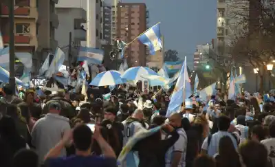 El pitazo final que desató la locura en Santa Rosa: así se vivió el pase de Argentina a la final