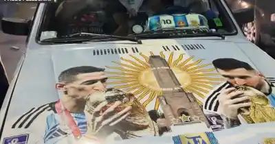 Una promesa cumplida: el auto de la Scaloneta que deslumbró en los festejos de Rosario