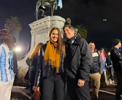 Saltó, cantó y festejó: la imagen de Kicillof en la calle que se volvió viral