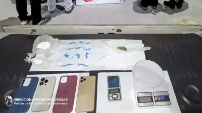 Allanaron dos barrios y lo que encontraron en los autos sorprendió a los investigadores