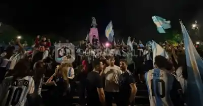 Salta explotó de alegría: 20 mil personas coparon las calles tras el triunfo de la Selección