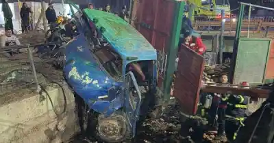 Un camión perdió los frenos y cayó a un zanjón en Godoy Cruz: cinco heridos