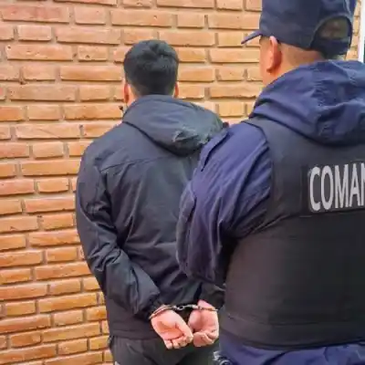 Volvió al mismo comercio y quiso pagar con otro comprobante trucho: lo detuvieron
