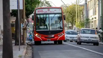 Se quedaron sin sueldo y paralizan el transporte: el paro que amenaza la Fiesta del Poncho
