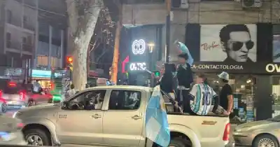 Festejos en Mendoza: 41 detenidos y 14 policías heridos en el lado B del triunfo