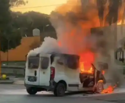 Furgón en Llamas Cerca de la Terminal de Monteros: Gran Susto, Pero Sin Heridos
