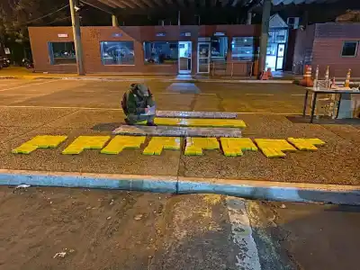 En la frontera con Brasil: abandonaron una fortuna en droga y escaparon en la oscuridad