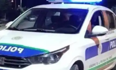 Circulaba sin luces en Rawson y al revisar la moto descubrieron un detalle que la dejó presa