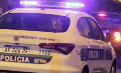 Lo persiguió dos cuadras y lo redujo: el insólito final de un ataque a pedradas en Rawson