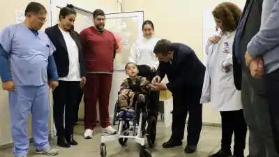 La emoción de una madre al recibir lo que su hijo más necesitaba: una silla que cambiará su futuro