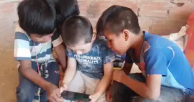 El dato que preocupa a los padres salteños: más de la mitad de los chicos de 8 años ya tiene celular propio