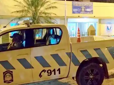 Los atacaron con hachas y machetes: un policía terminó fracturado en un violento desorden en Nam-Qom
